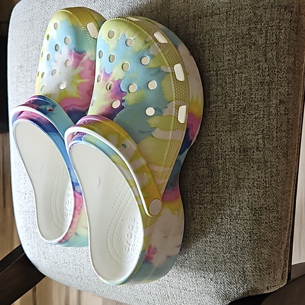 Platform crocs